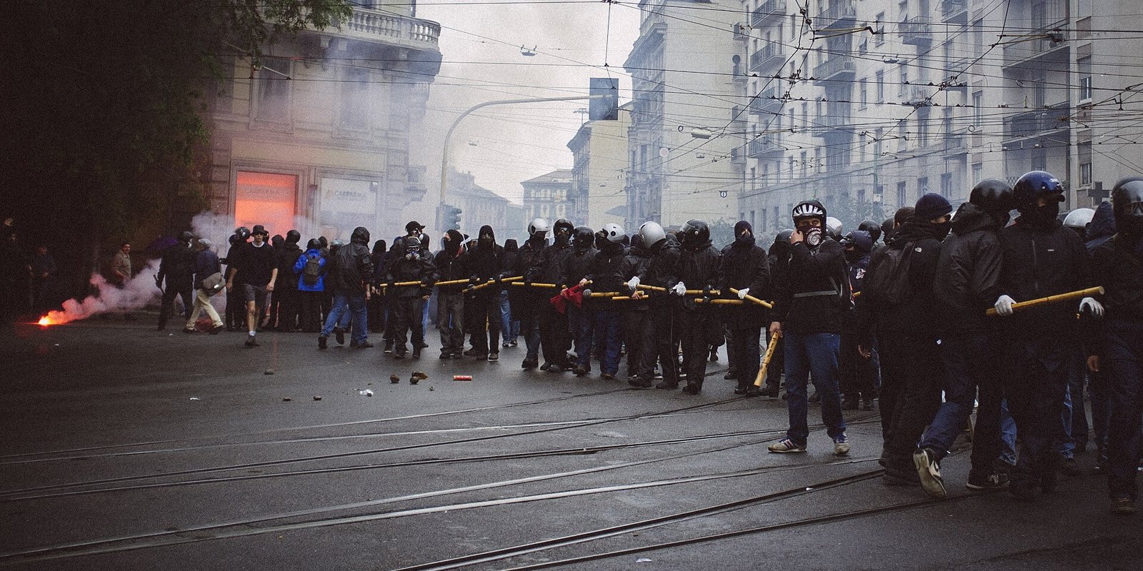 Black bloc lors de la manifestation No Expo à Milan, 1er mai 2015